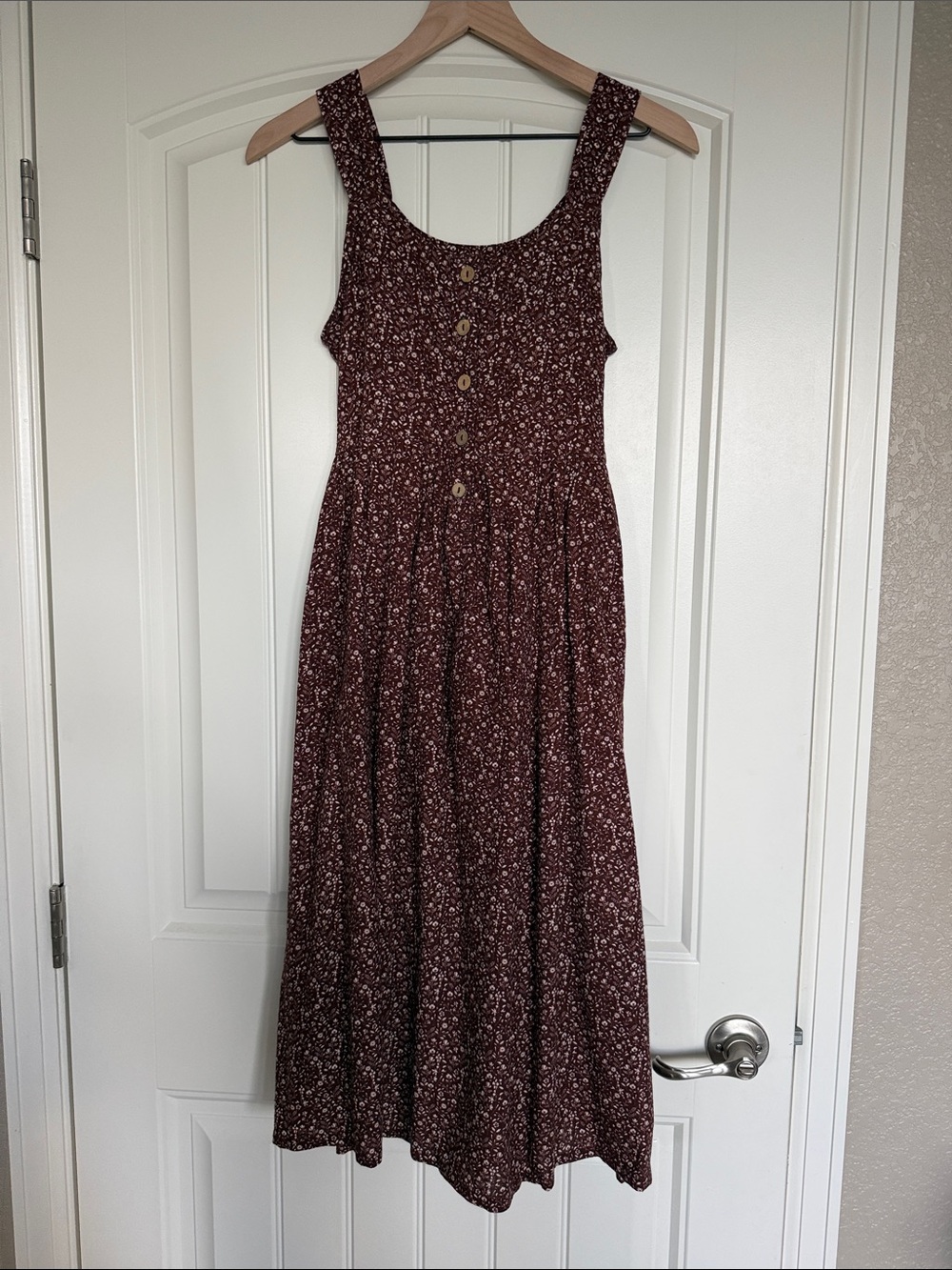 Little Cottonwood XS Cottage Floral Button-Front Midi Dress in Burgundy